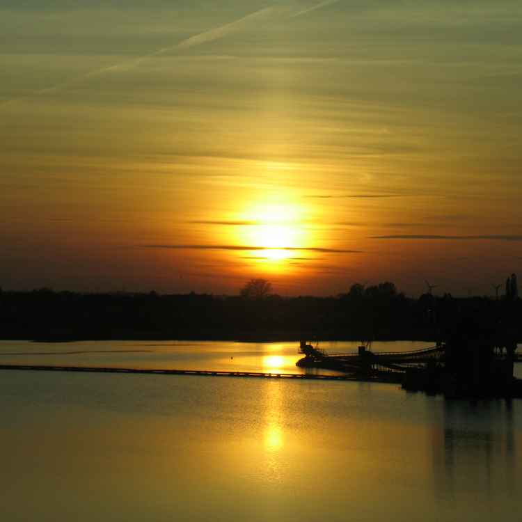 Sonnenuntergang mit Wasserspiegelung