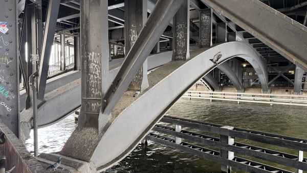 Brücke am Schiffbauerdamm - Stahltr&auml;ger