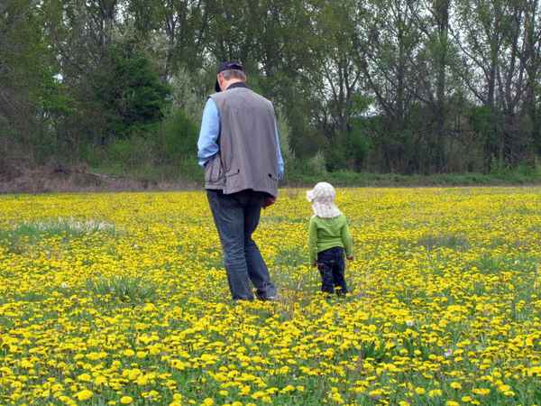Mit Opa in die Natur