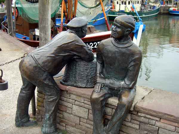 Klönschnack am Hafen