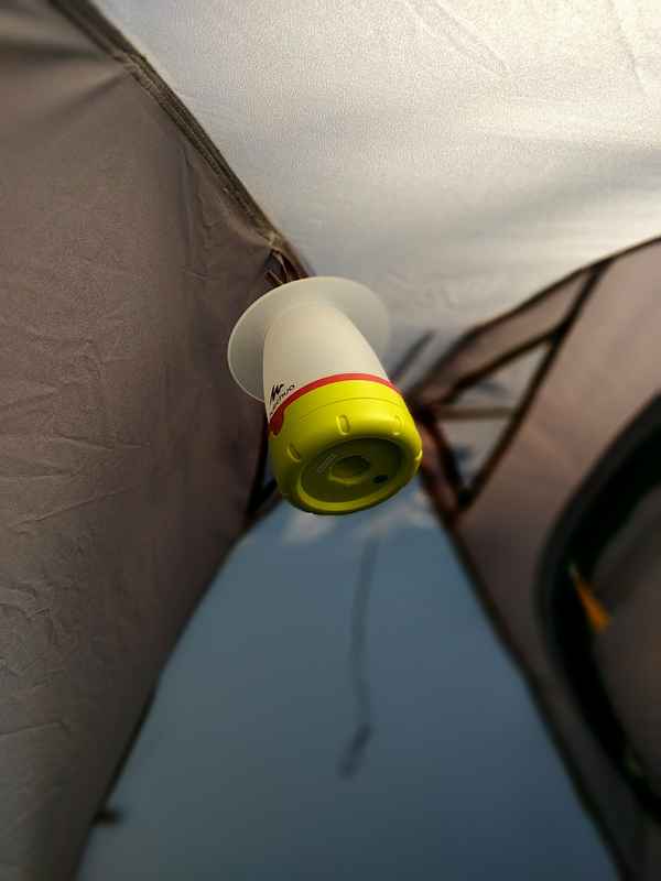 Campinglampe im Zelt