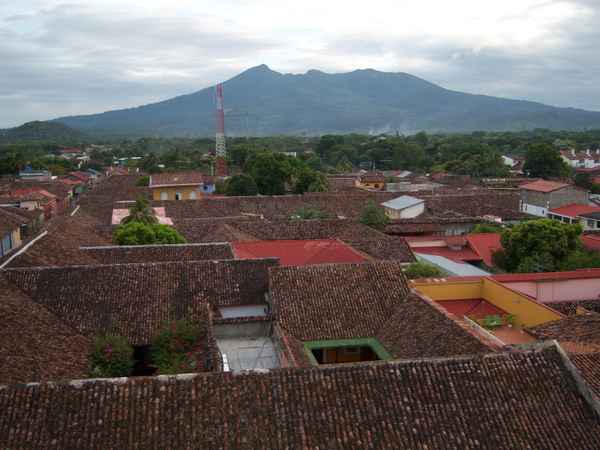 Granada von oben mit Vulkan