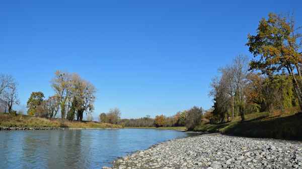 Still fliessende Rhone