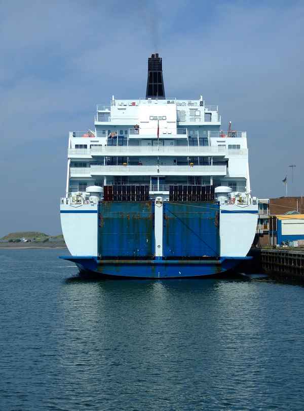 Fähre im Hafen