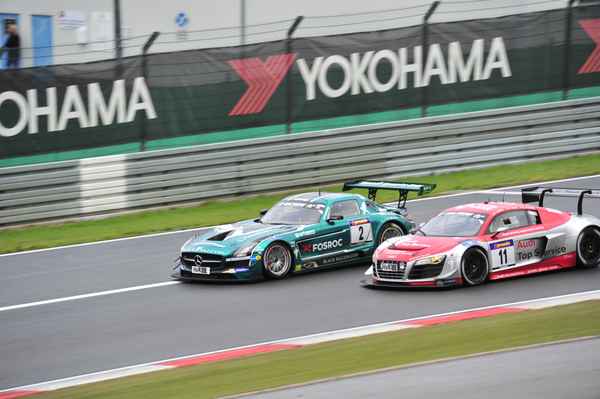 Audi R8 Mercedes SLS VLN Nürburgring