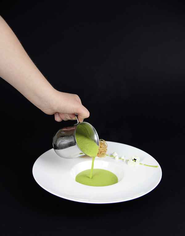 Erbsensuppe mit Frischkäsepraline