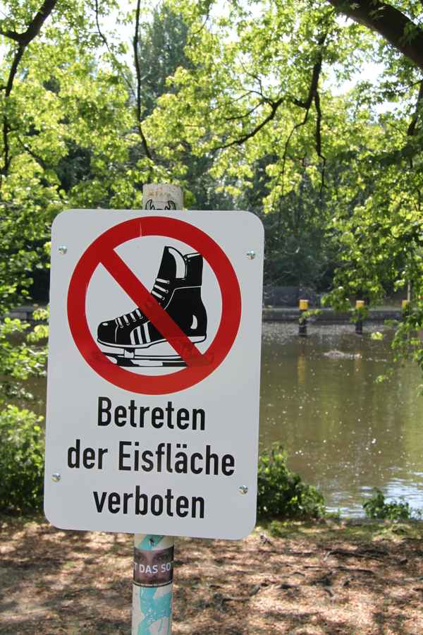 Schildbürger: Der Zeit voraus - oder hinterher?