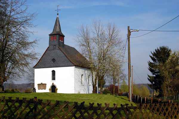 alte Kapelle am Wegesrand