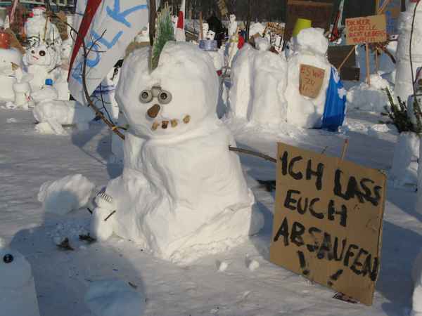 Schneemänner und Schneefrauen