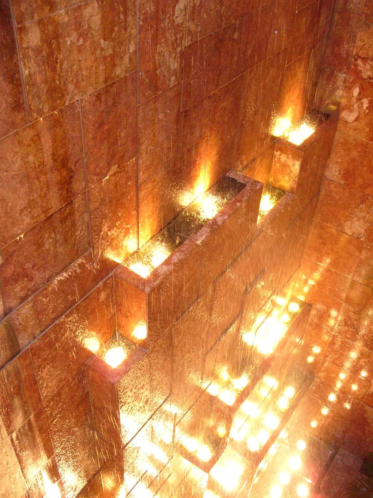 Wasserfall in Gold