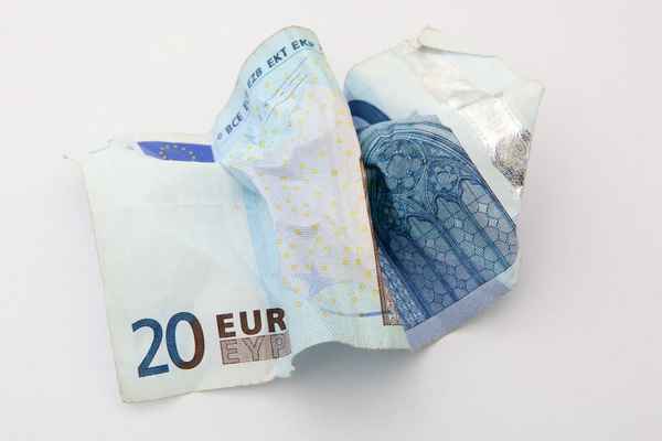 20er (zerknüllt) auf weiß