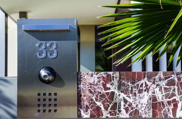 Modernes Entree mit Sicht- und Ton-Kontakt