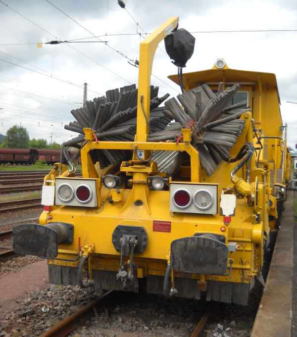Schotterplaniermaschine im Bahnhof Dillingen/Saar
