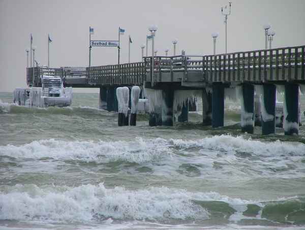 Binzer Seebrücke im Winter