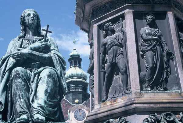 Statue