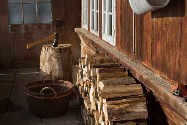 Holz vor dem Haus