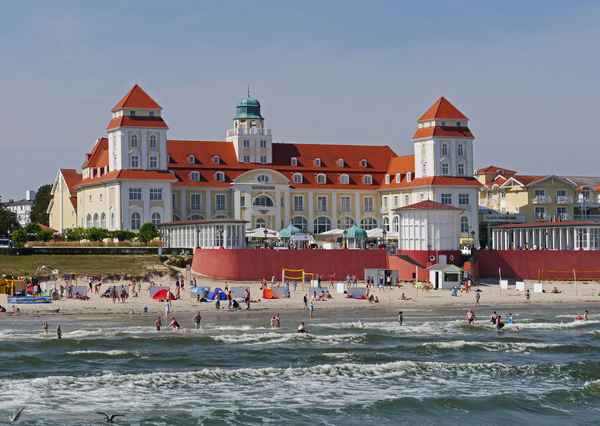 Das Kurhaus von Binz . . . .