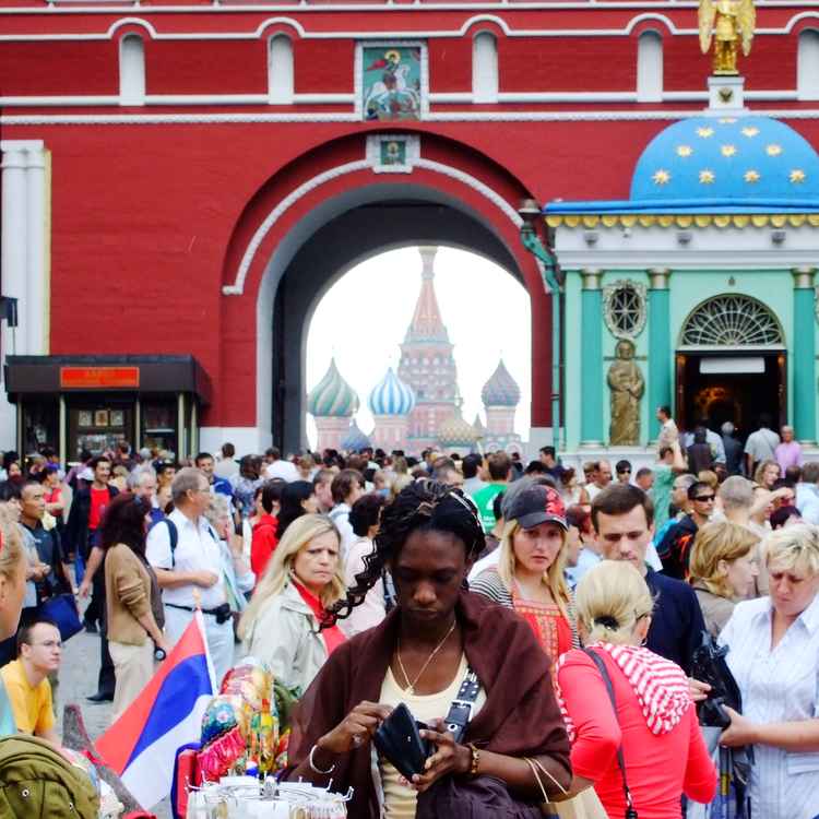 Touristen auf dem Mangegenplatz
