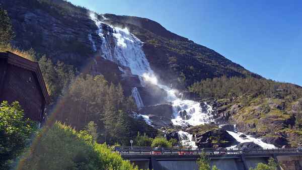 Blick zum Wasserfall Langfossen