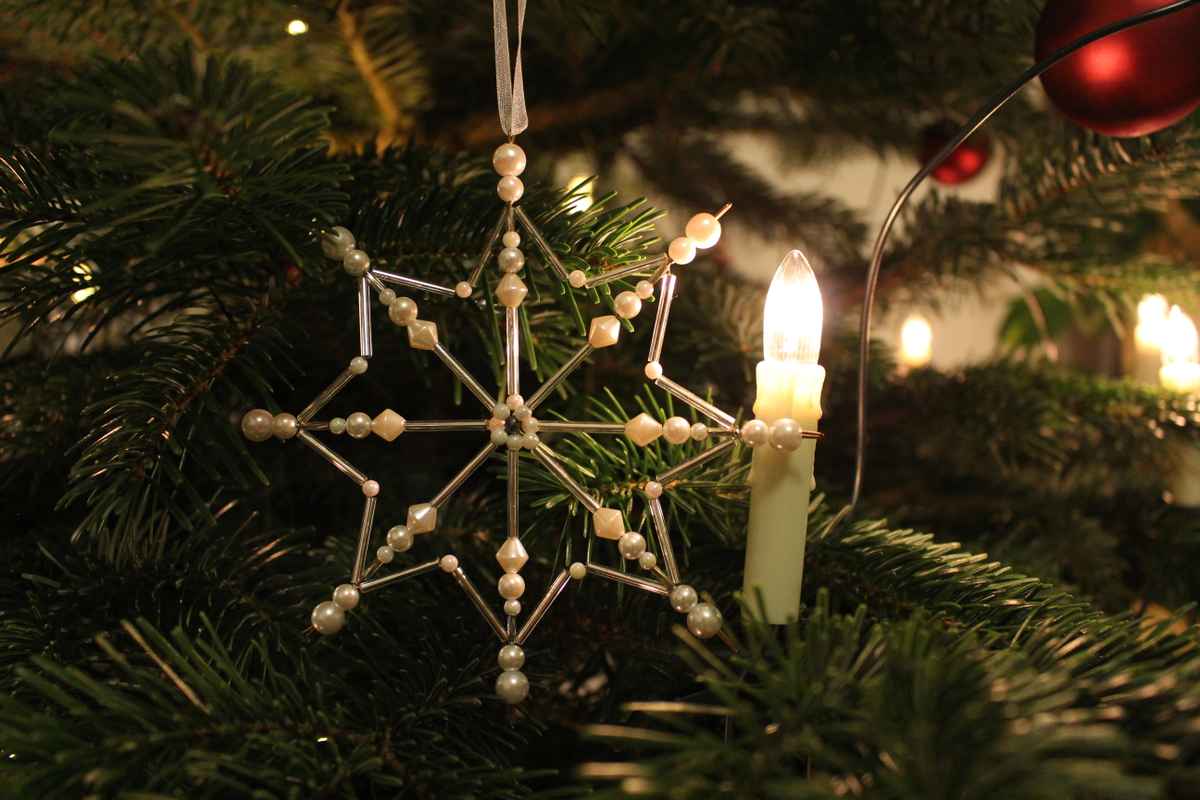 Stern am Weihnachtsbaum