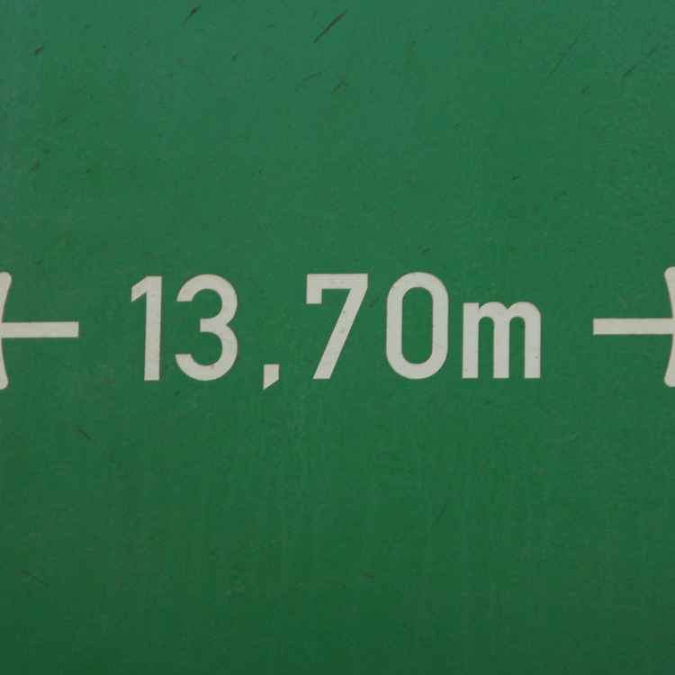 13,7m Länge über alles