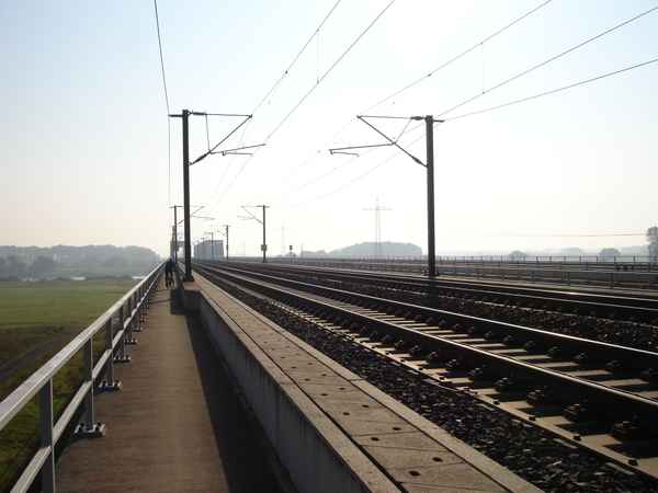 Brücke mit Schienen