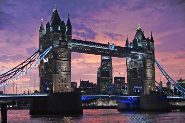Tower Bridge bei Sonnenuntergang
