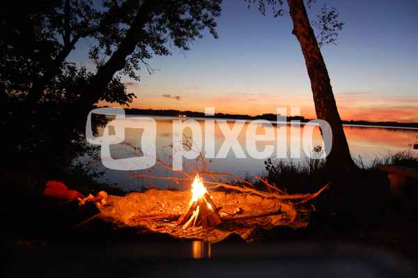 Feuer am See
