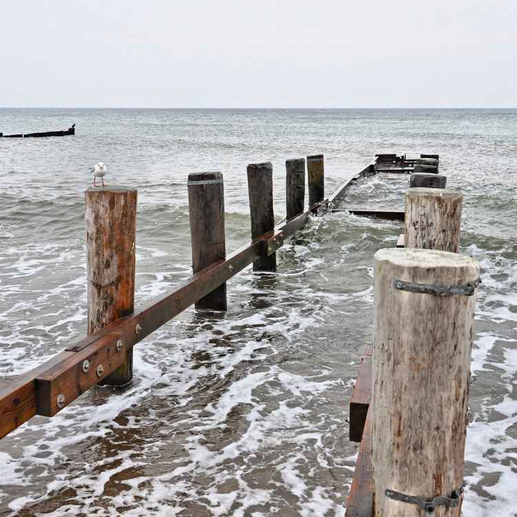 Unfertiger Steg in der Ostsee