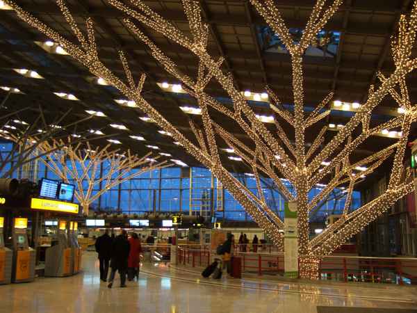 Festbeleuchtung Abflugterminal Stuttgart