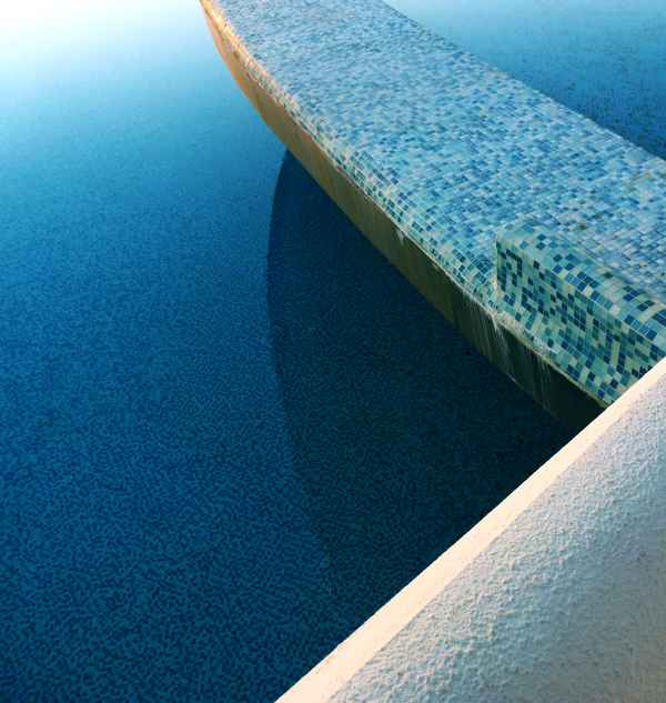 Schnittlinien im Pool