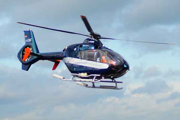 EC 135  landet in Emden