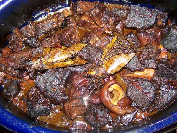 Burgunder Fleisch mit Kalbsfuß