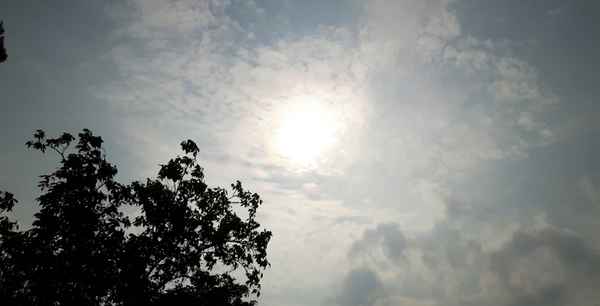 Die Sonne bricht durch