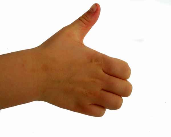 Kinderhand Handrücken Finger rein Daumen raus rechts