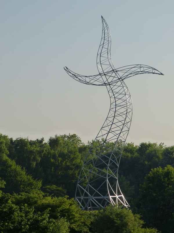 Tanzender Strommast 1