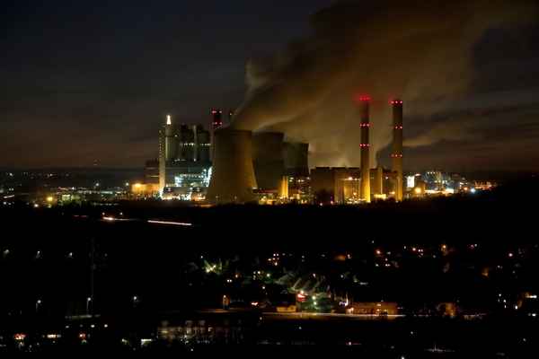 Kraftwerk Weißweiler bei Nacht