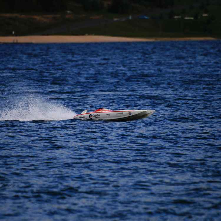 Rennboot