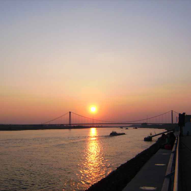 Sonnenuntergang am Rhein