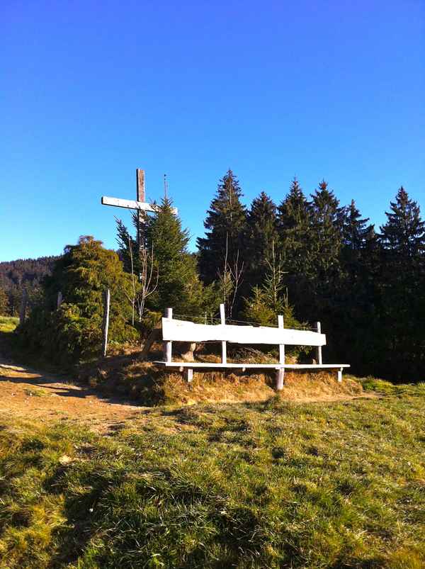 Ruhebank auf der Alm