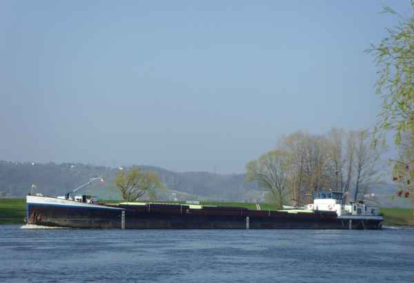 AUF DER ELBE BEI RADEBEUL