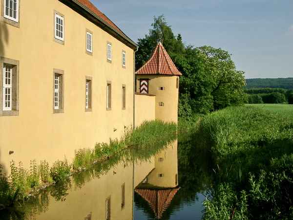 Wasserspiegelung vom Wasserschloß Hünnefeld