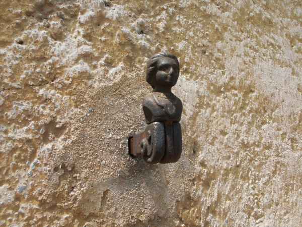 Mitten auf der Wand