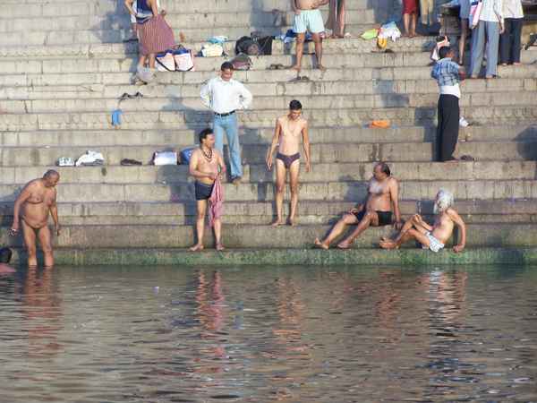 Bad im heiligen Fluss
