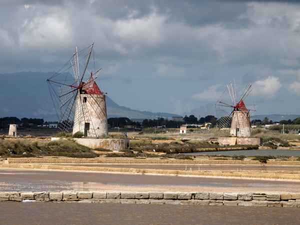 Windmühlen zwischen Trapani und Marsala / Sizilien