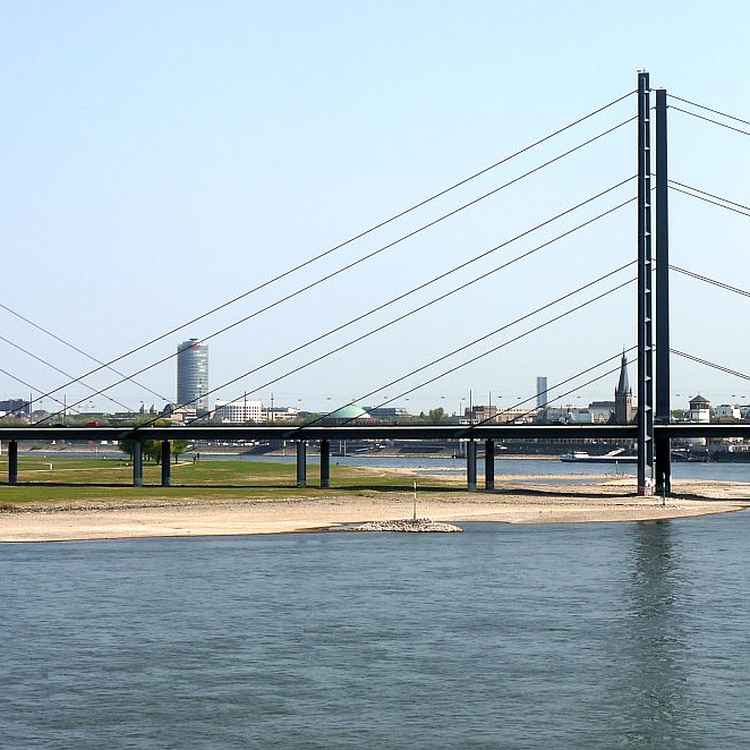 Rheinknie in Düsseldorf