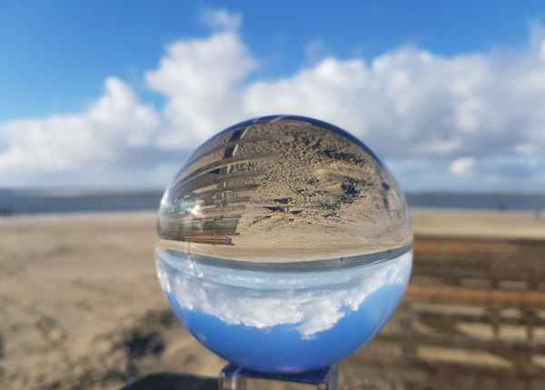 Strand mit Wolkenhimmel