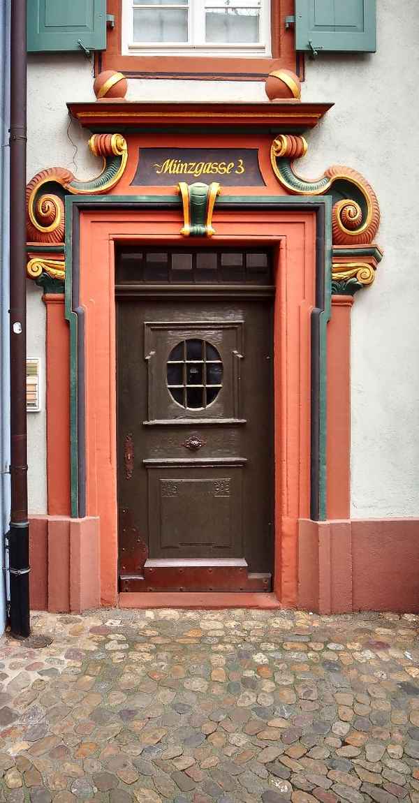 schöne Haustür in der Münzgasse