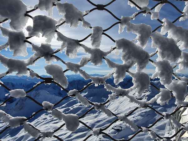 Alpiner Schnee Durchblick