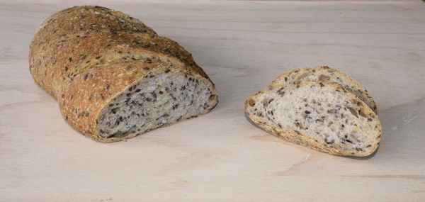 Brot, Brotlaib, Leinsamenbrot, Vollkornbrot